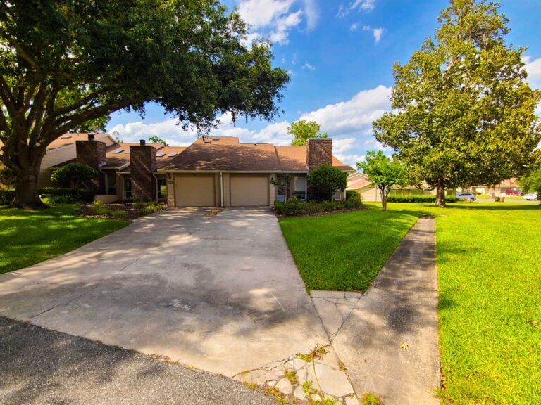 Front exterior view of townhouse 2321 SE 19th Cir Ocala FL