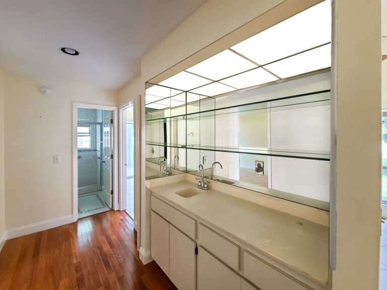 Wet bar cabinetry and counter Ocala FL townhouse
