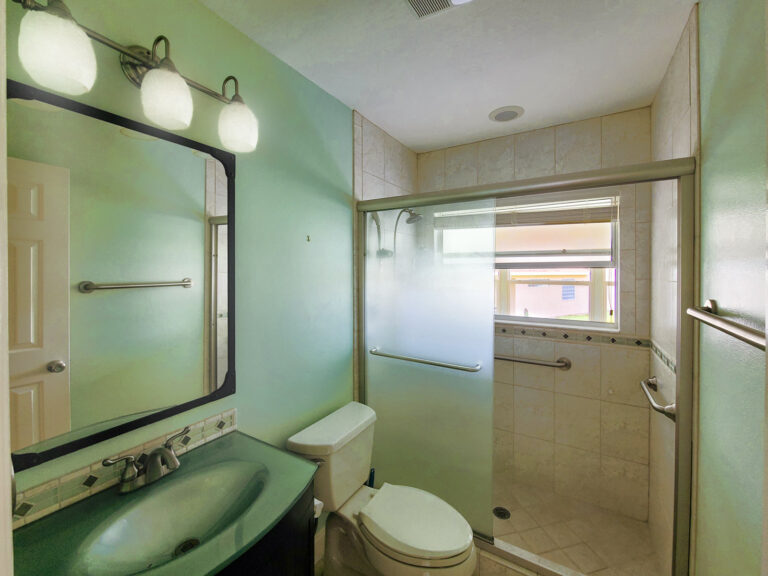 Guest bathroom shower Maple Townhouse Ocala FL