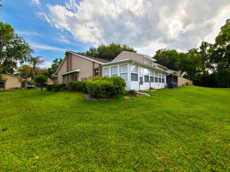 Side backyard view Ocala FL townhouse Maple Village